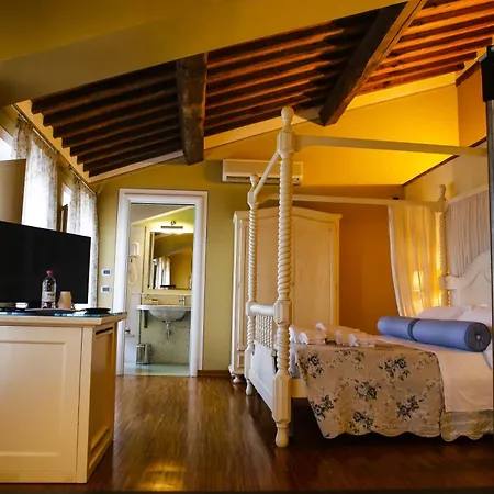 Country house Corte Benedetto Montecarlo