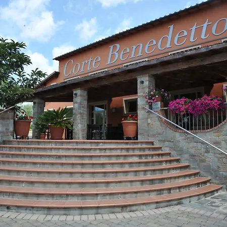 Country house Corte Benedetto Montecarlo
